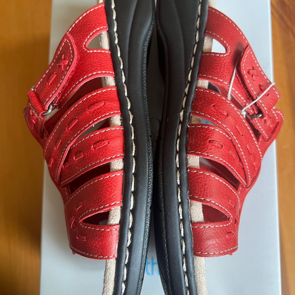 New In Box Croft & Barrow Size 8 Red Sandals - Picture 5 of 7